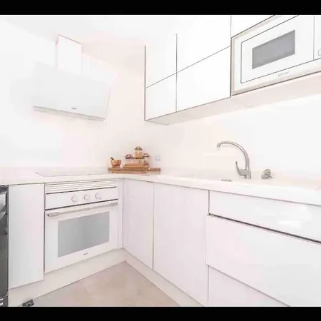 Spacious One Bedroom Apartment, Sea Views Over Looking Aqua Land