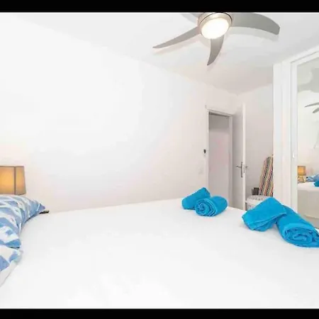 Spacious One Bedroom Apartment, Sea Views Over Looking Aqua Land شقة *