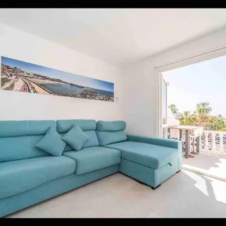 Spacious One Bedroom Apartment, Sea Views Over Looking Aqua Land أذيخي