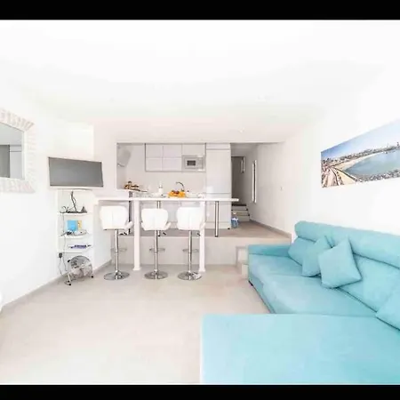 شقة Spacious One Bedroom Apartment, Sea Views Over Looking Aqua Land *