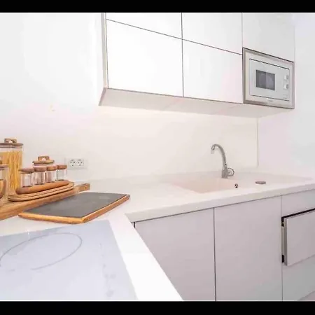 شقة Spacious One Bedroom Apartment, Sea Views Over Looking Aqua Land أذيخي